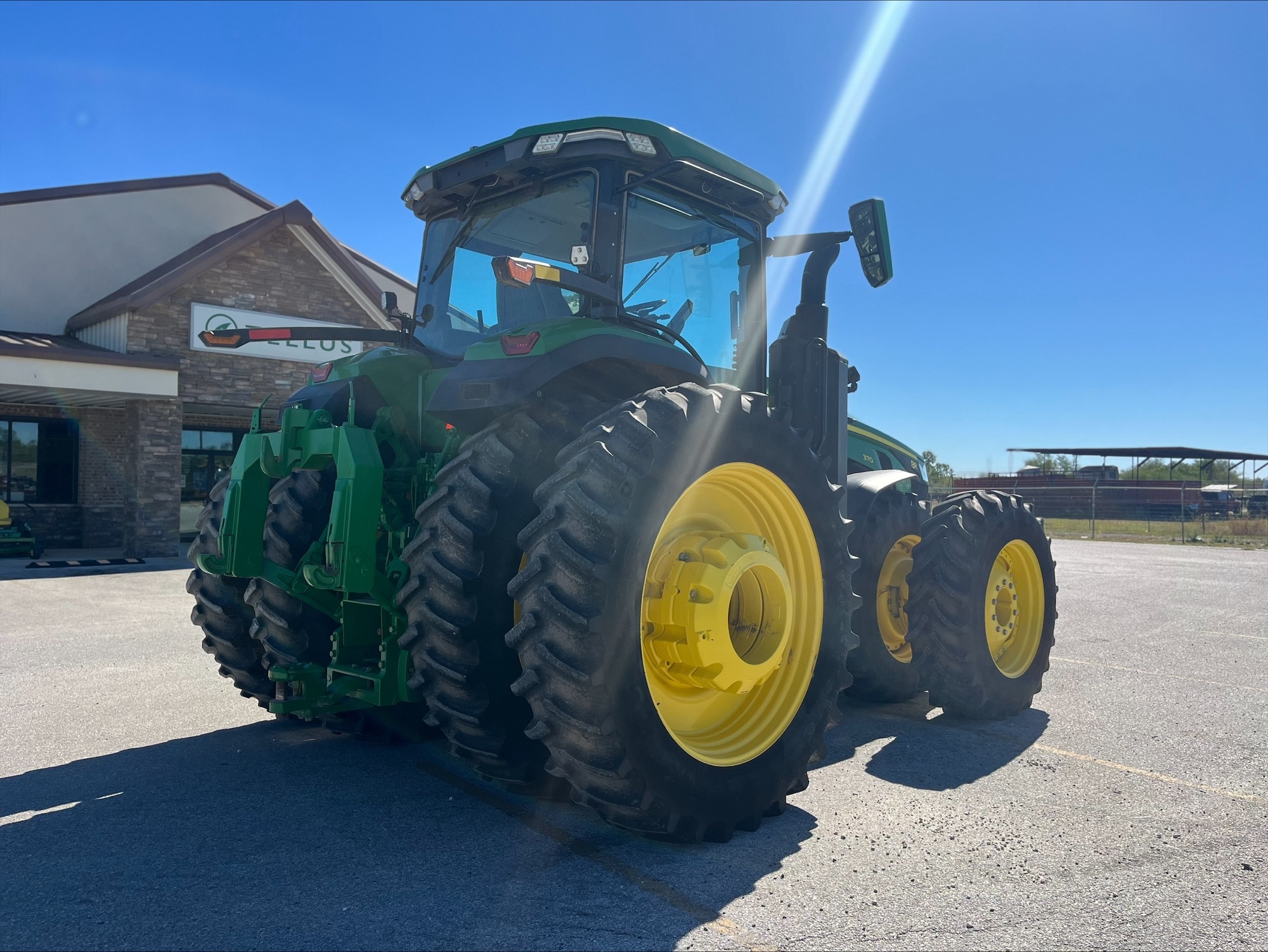 2022 John Deere 8R 370 Image 6