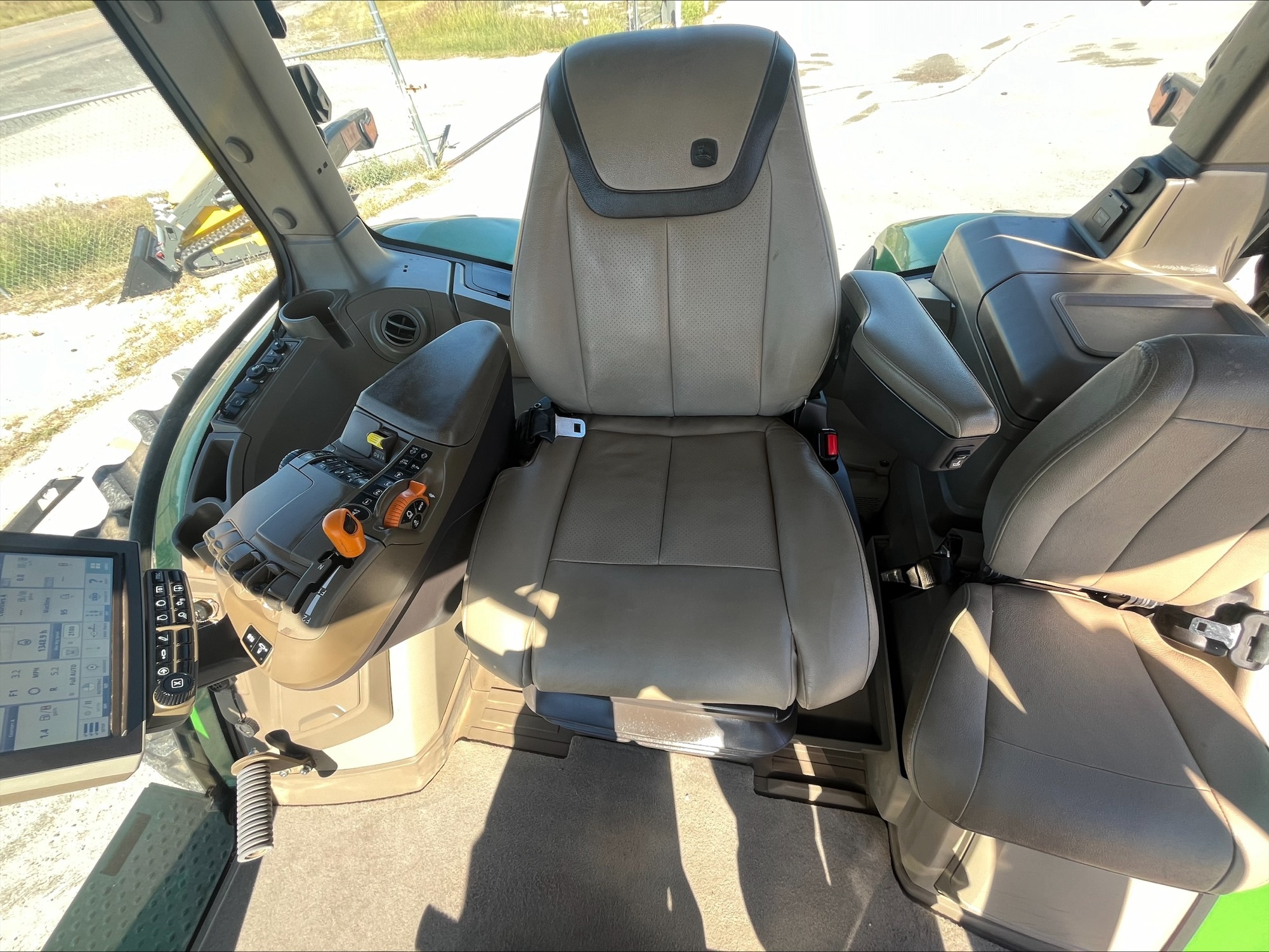 2022 John Deere 8R 370 Image 10