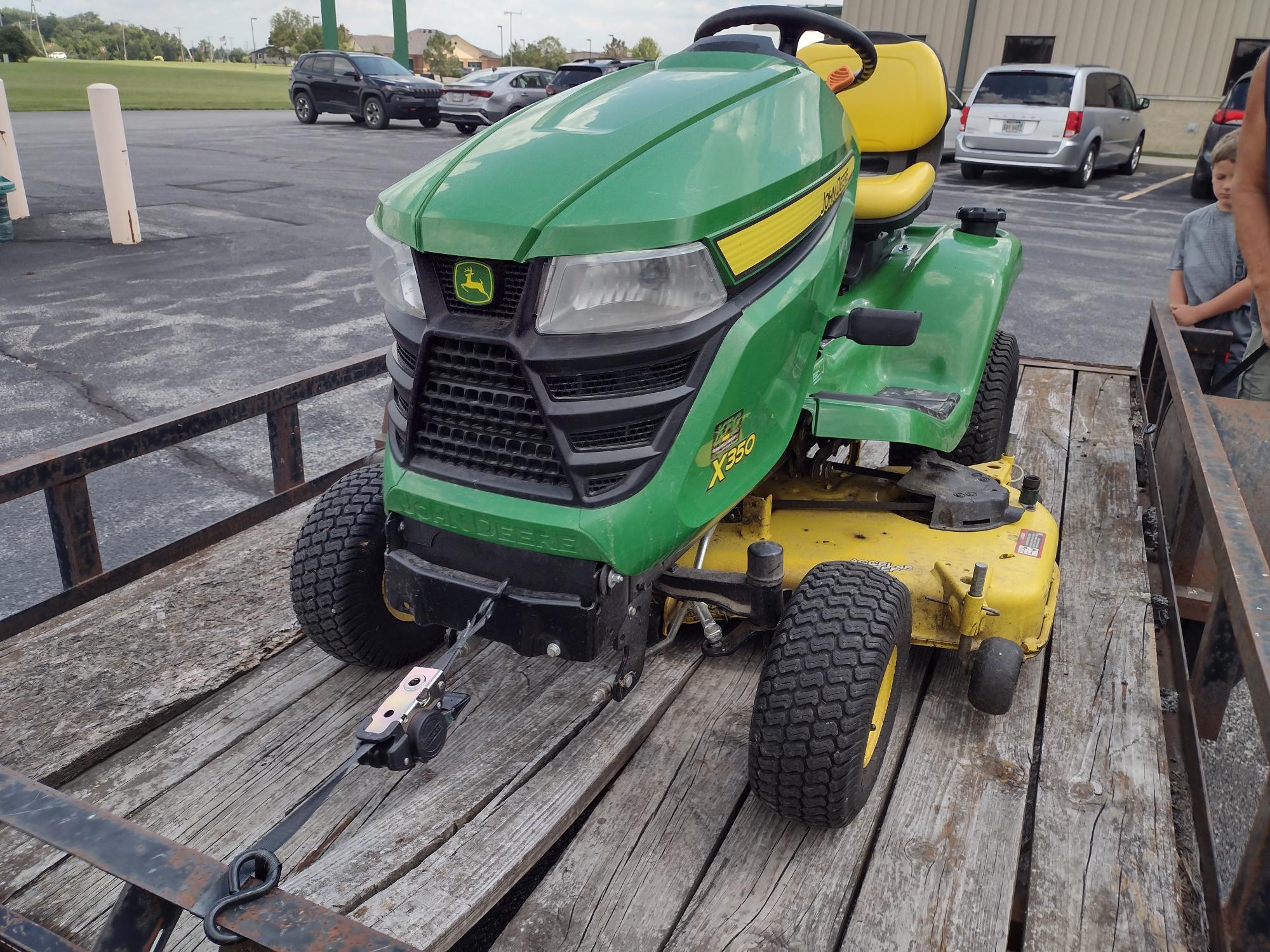 2019 John Deere X350 Image 2