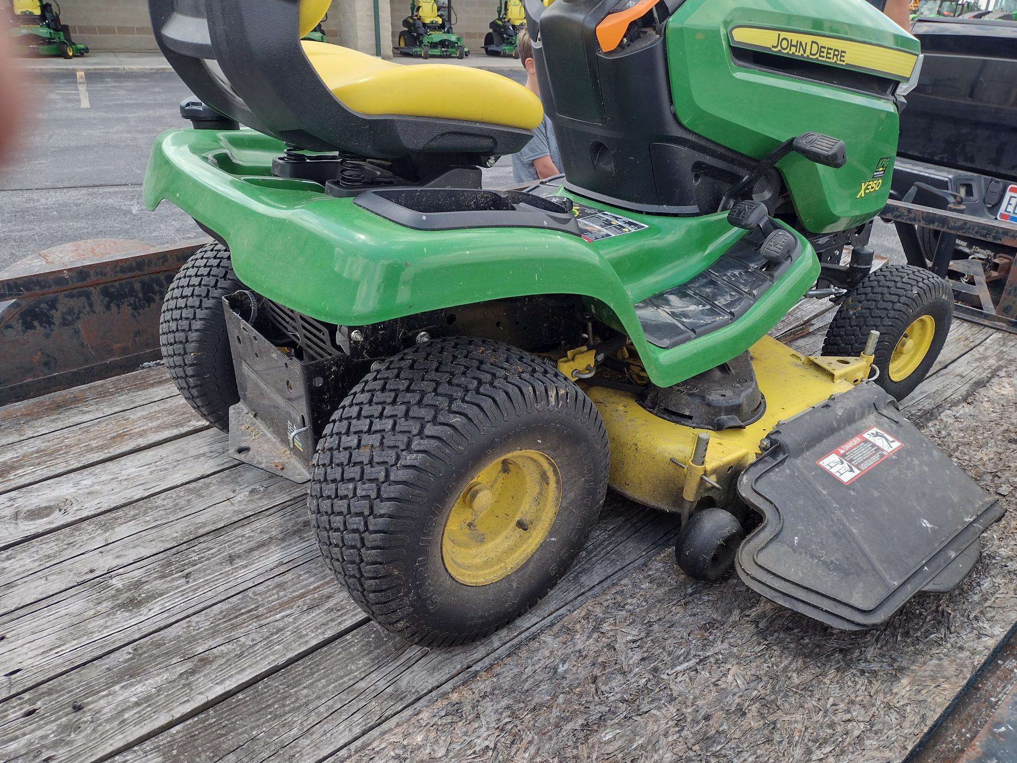 2019 John Deere X350 Image 3