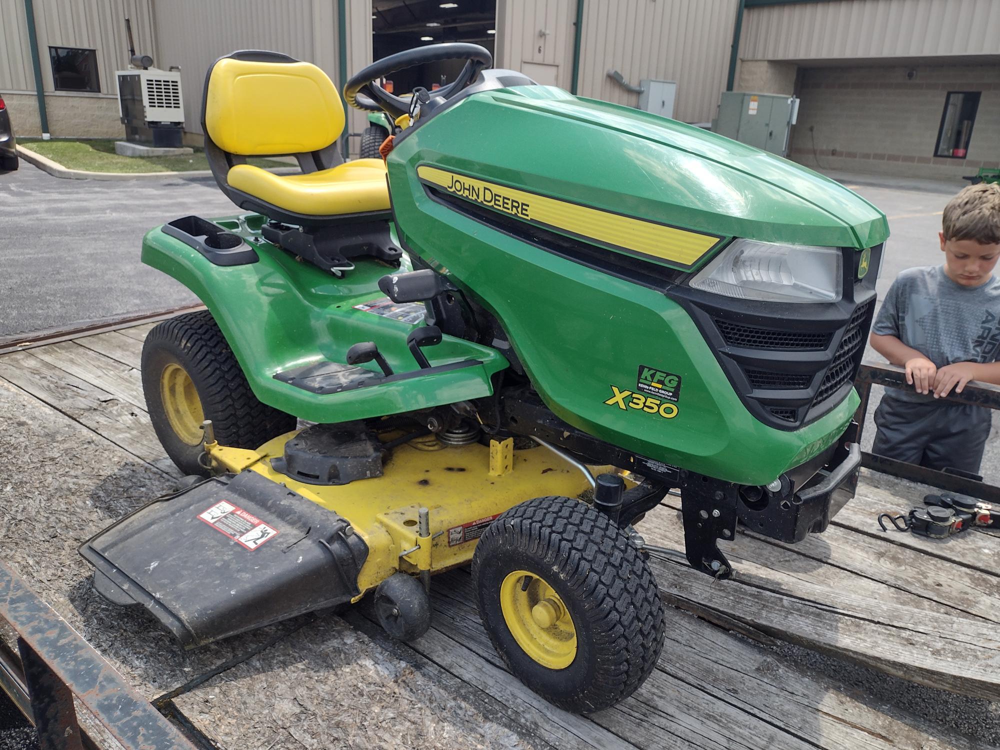 2019 John Deere X350 Image 4