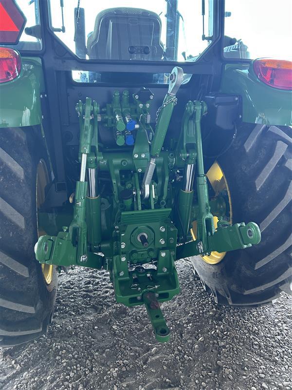 2018 John Deere 5075M Image 11