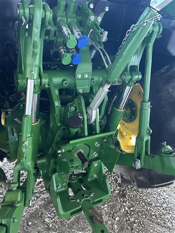 2018 John Deere 5075M Image 12