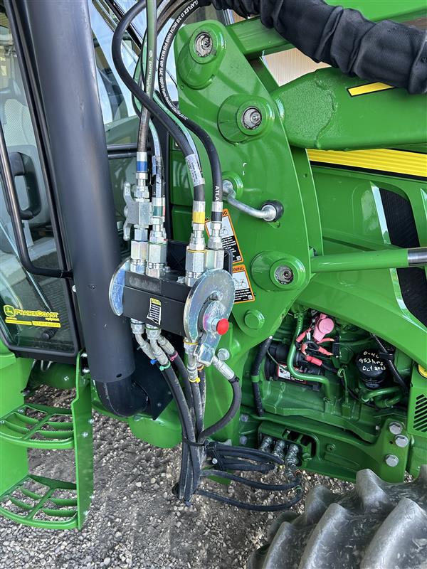 2018 John Deere 5075M Image 13