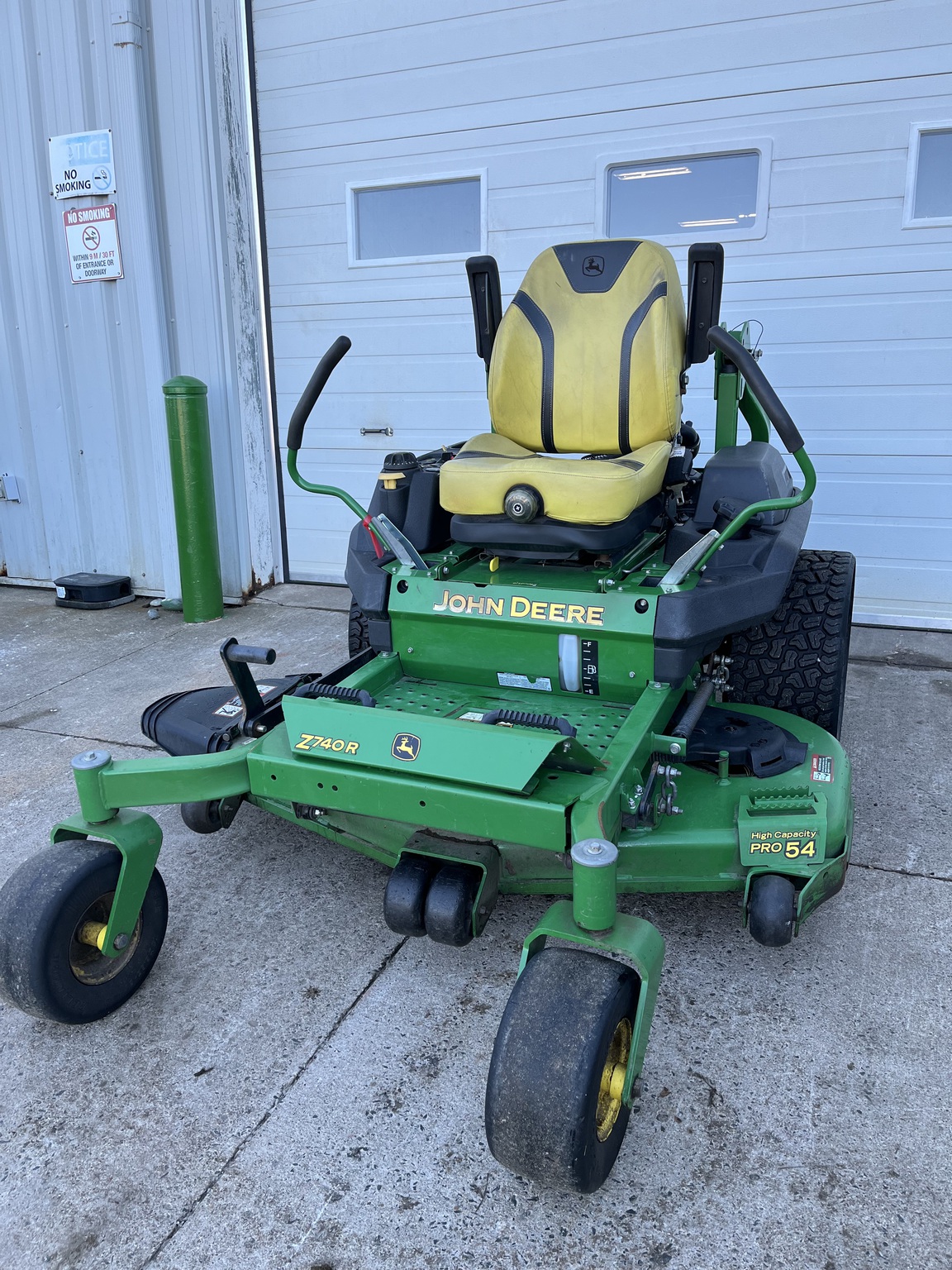2022 John Deere Z740R Image 9