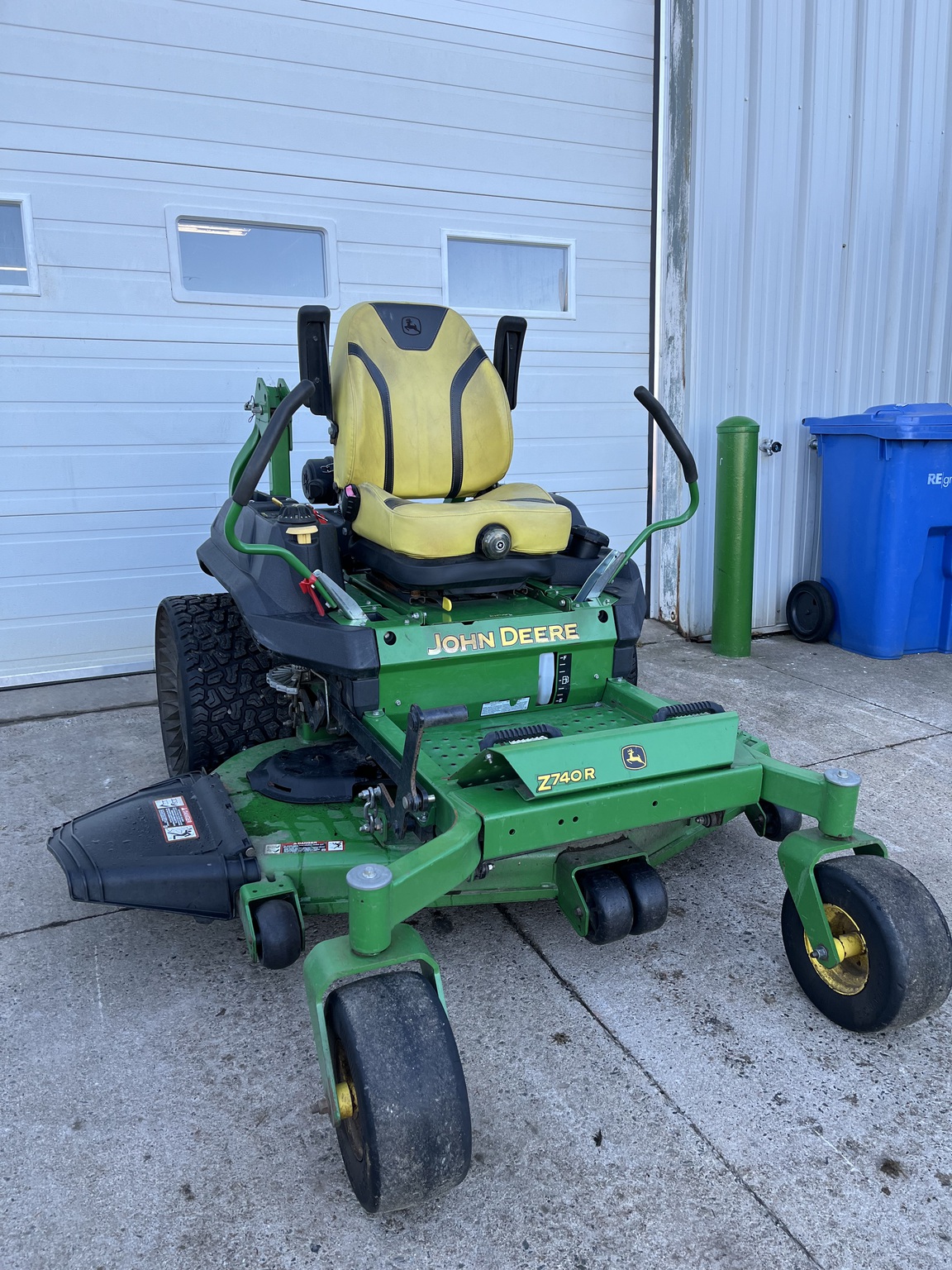 2022 John Deere Z740R Image 3
