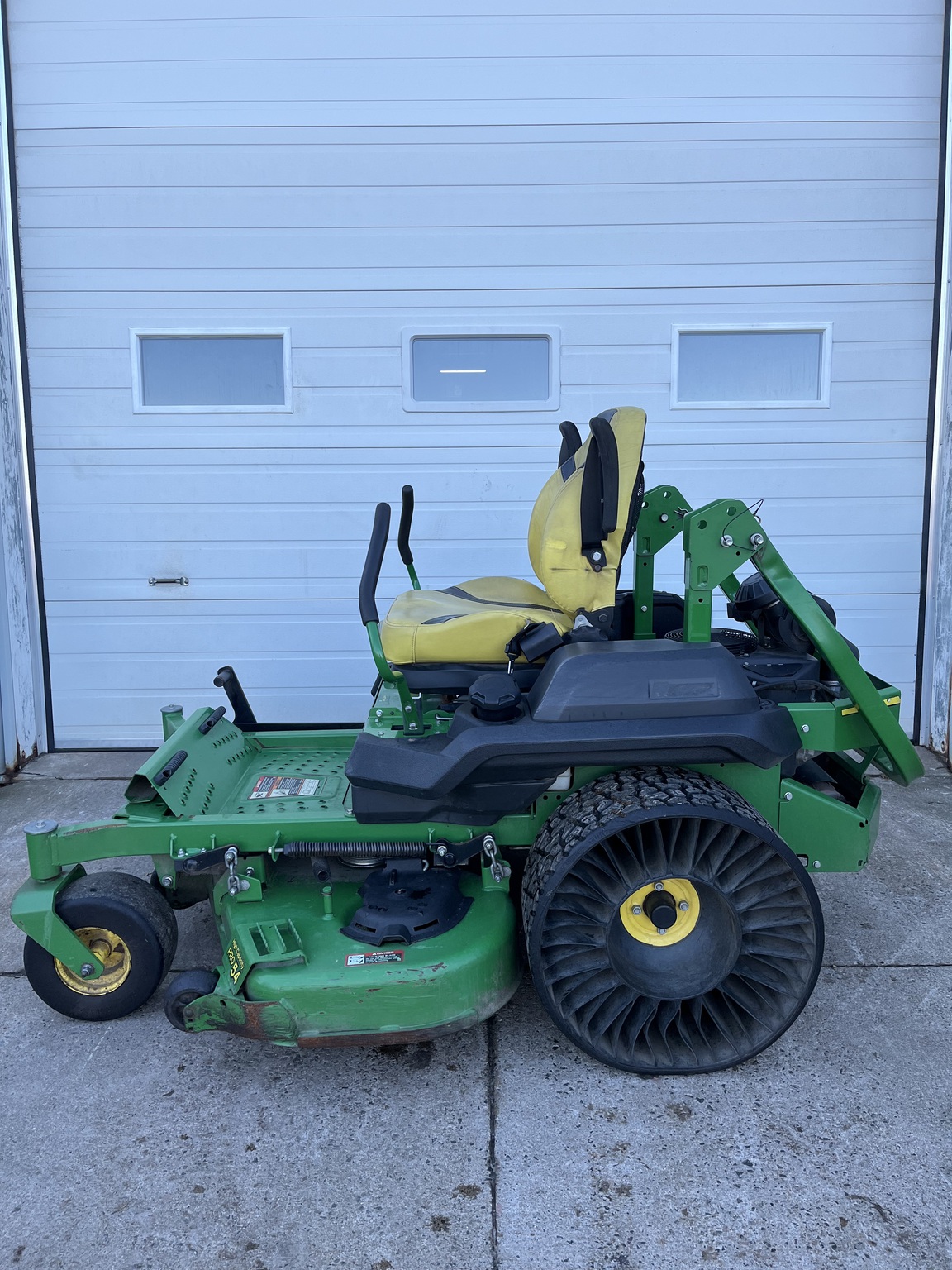 2022 John Deere Z740R Image 8