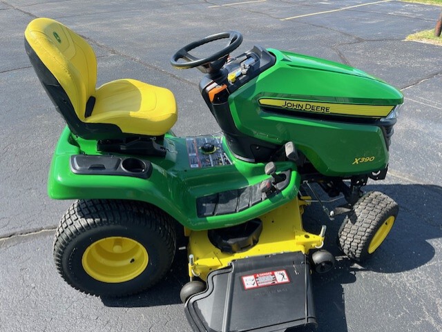 2021 John Deere X390 Image 4