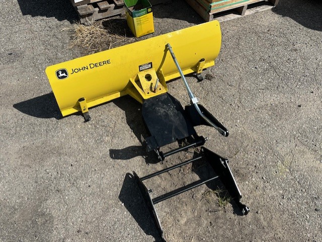 2021 John Deere X390 Image 7