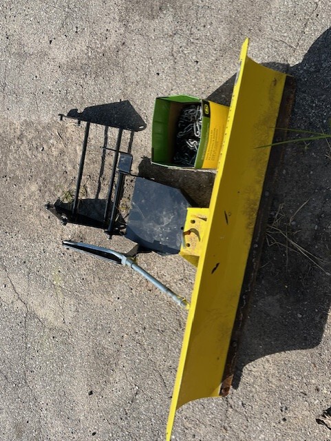 2021 John Deere X390 Image 8
