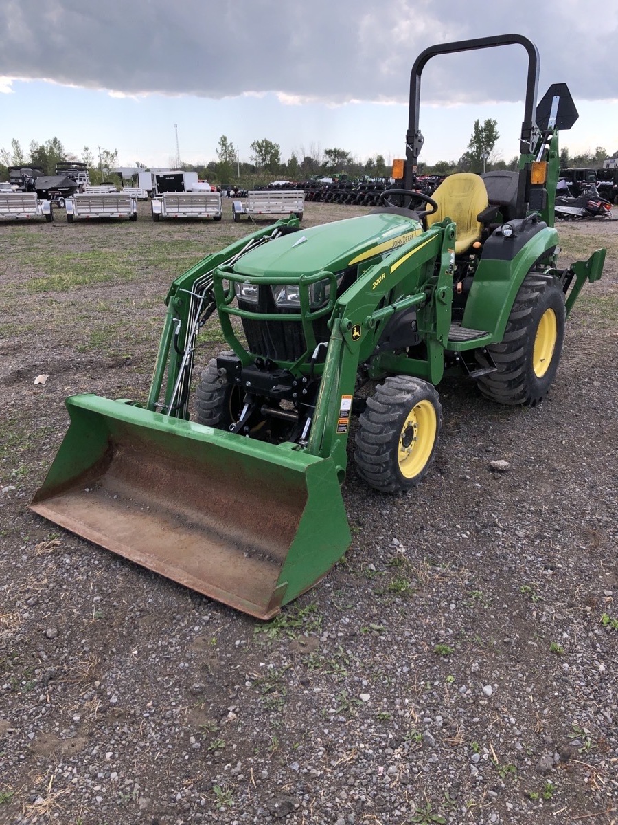 2019 John Deere 2038R Image 5