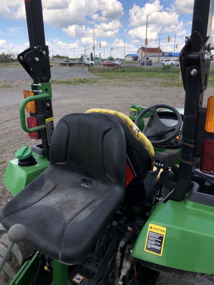 2019 John Deere 2038R Image 9