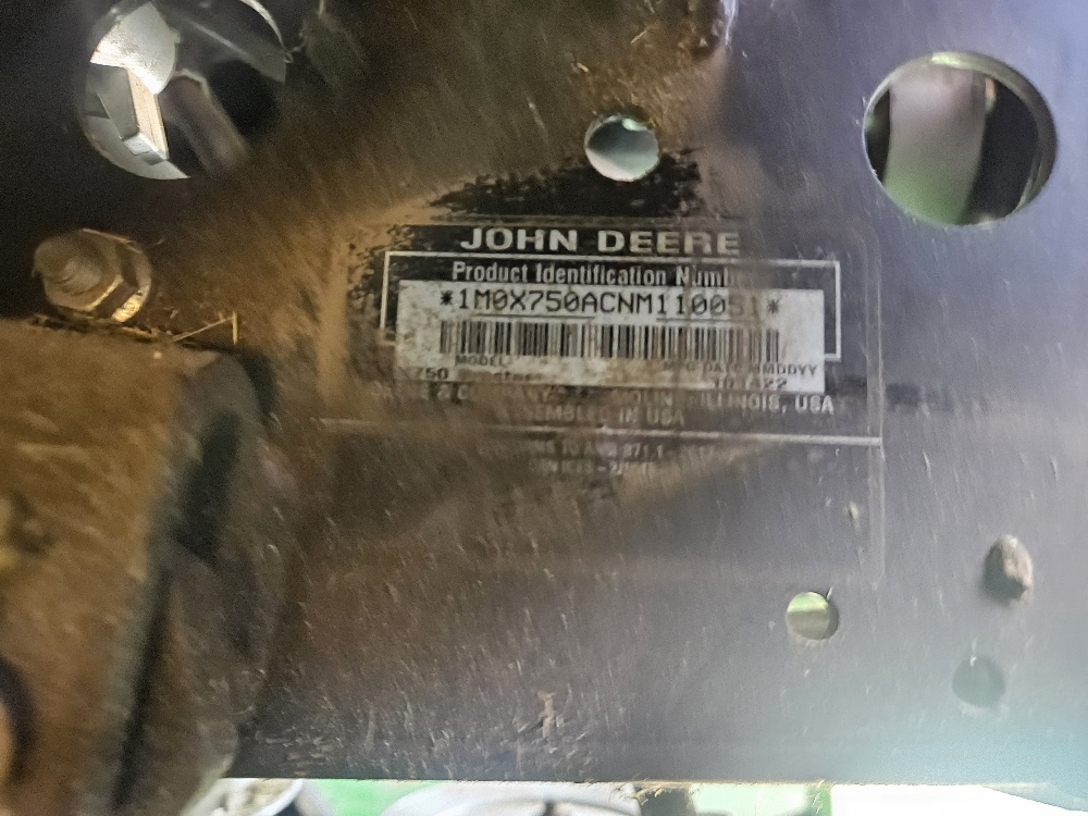 2023 John Deere X750 Image 12