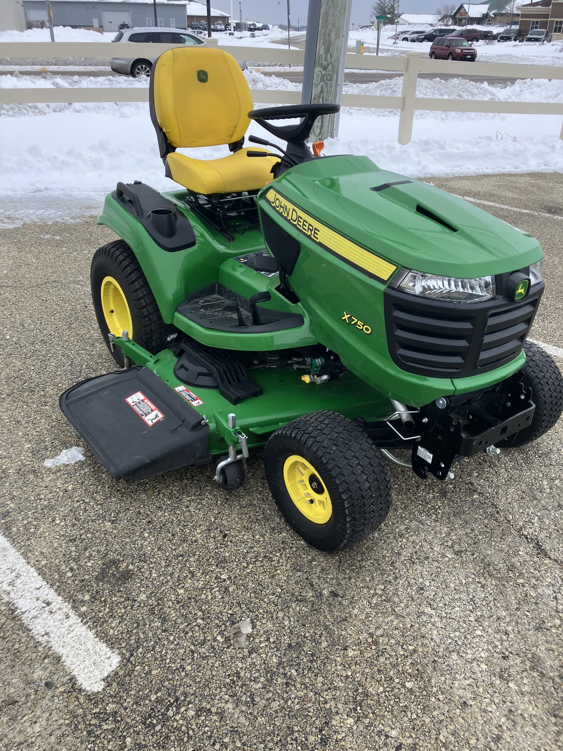 2023 John Deere X750 Image 5