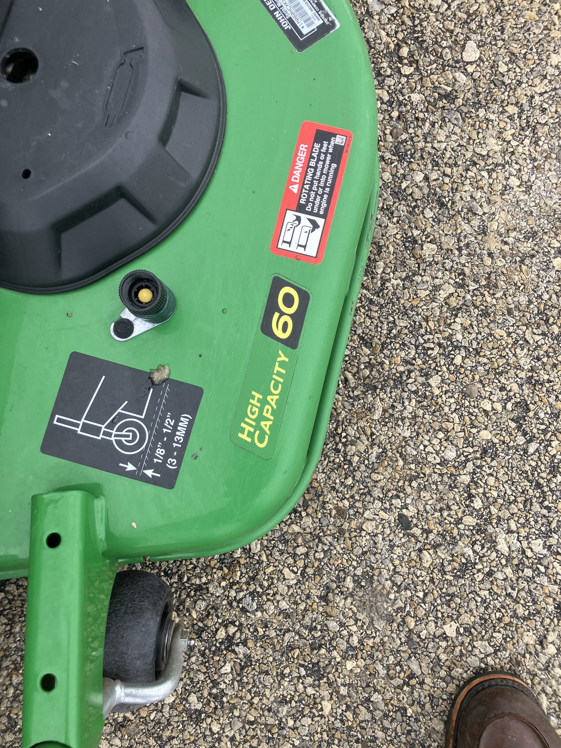 2023 John Deere X750 Image 6