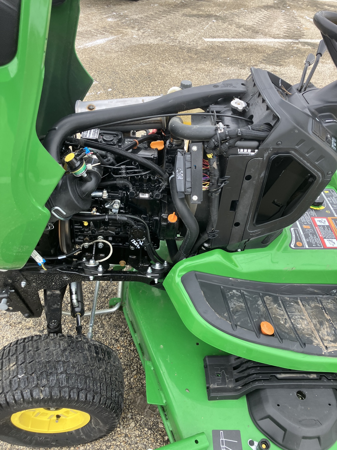 2023 John Deere X750 Image 7