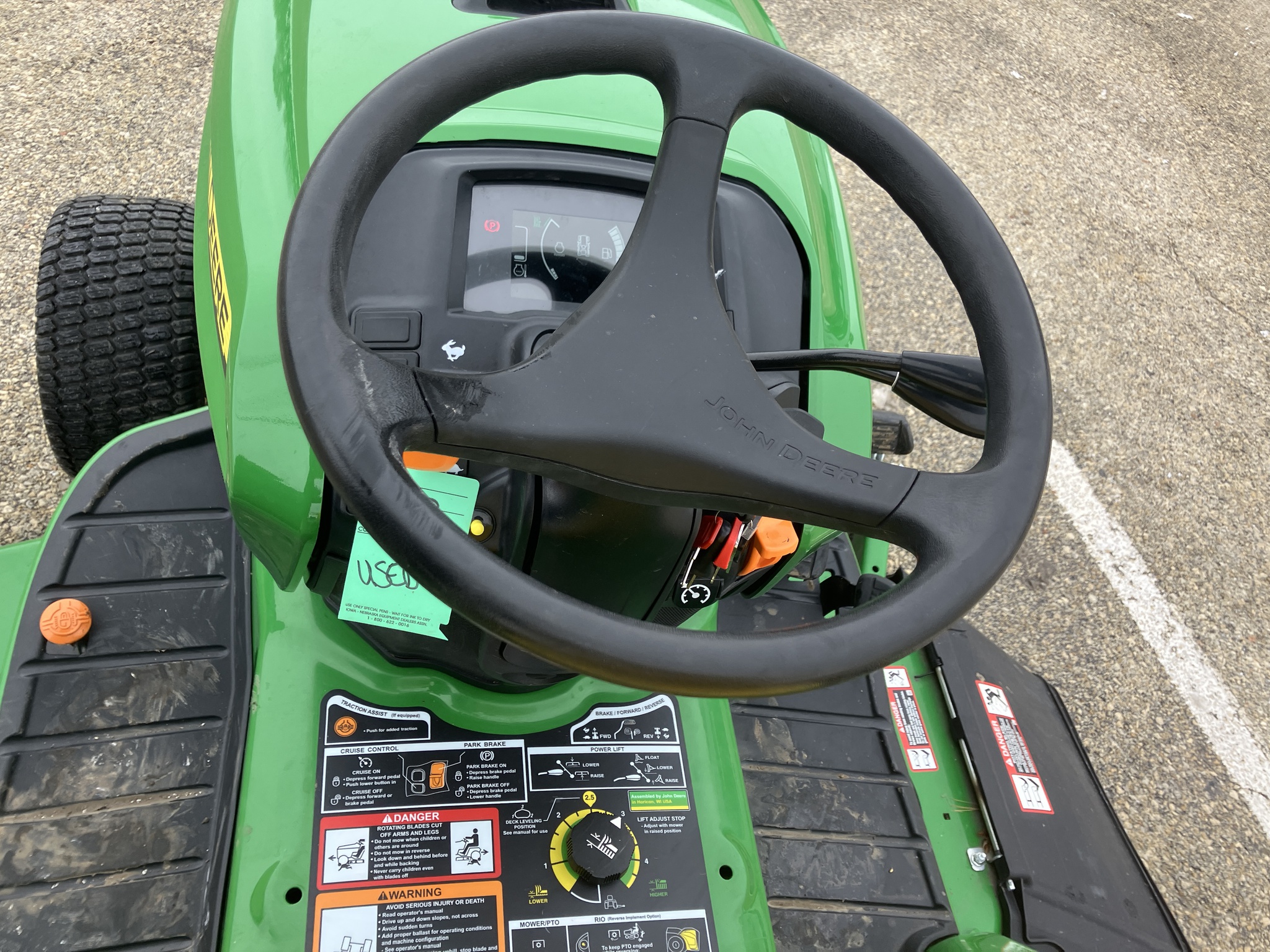 2023 John Deere X750 Image 9