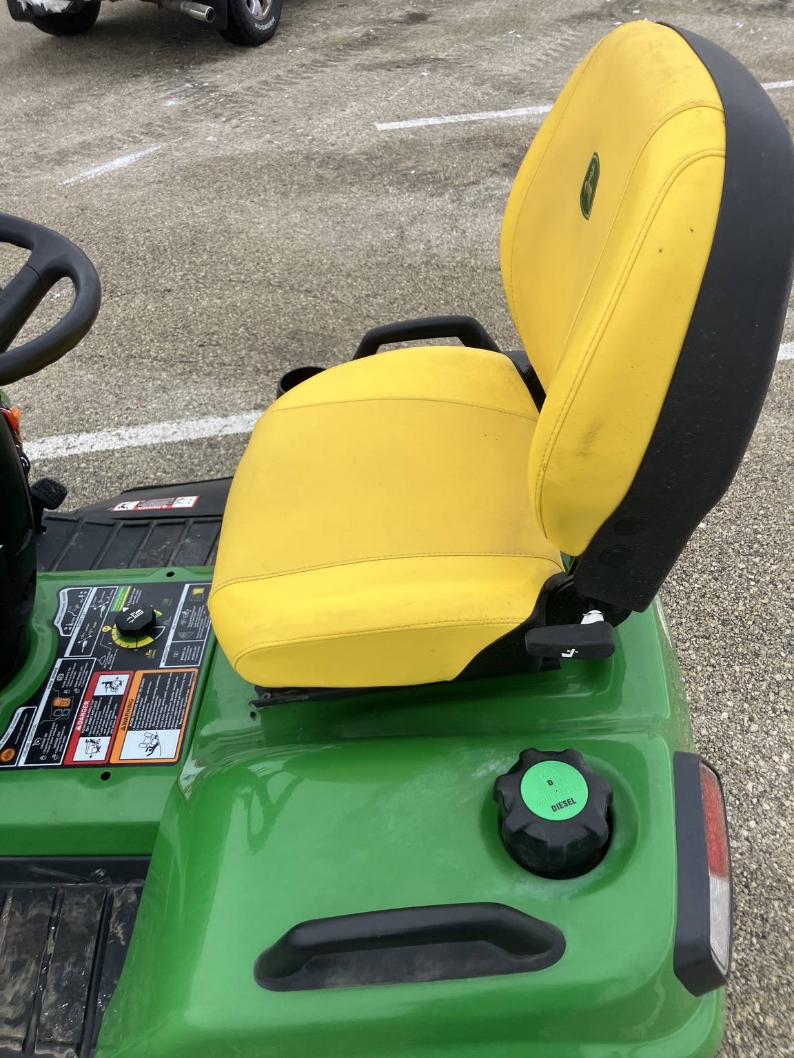 2023 John Deere X750 Image 10