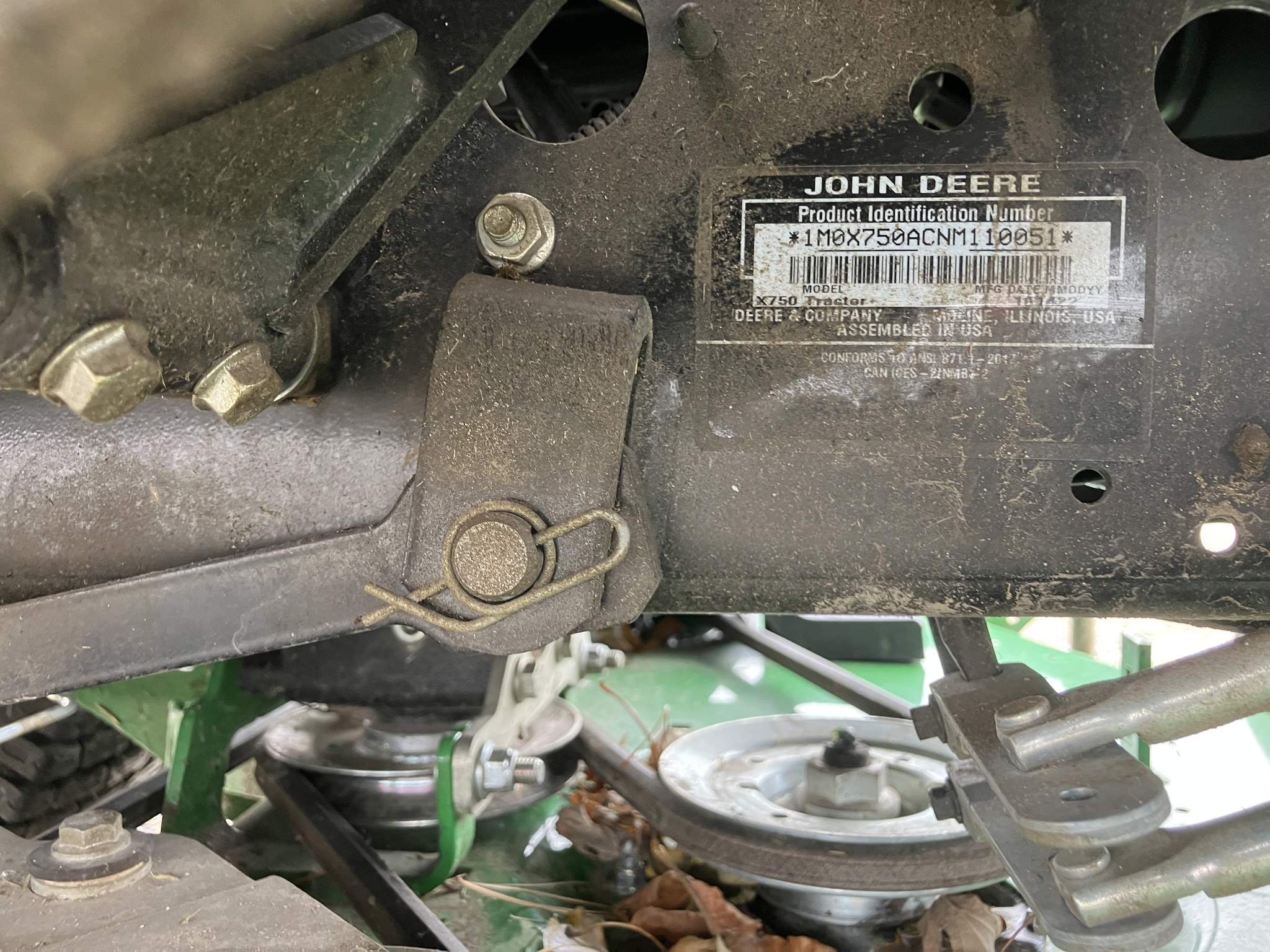 2023 John Deere X750 Image 11