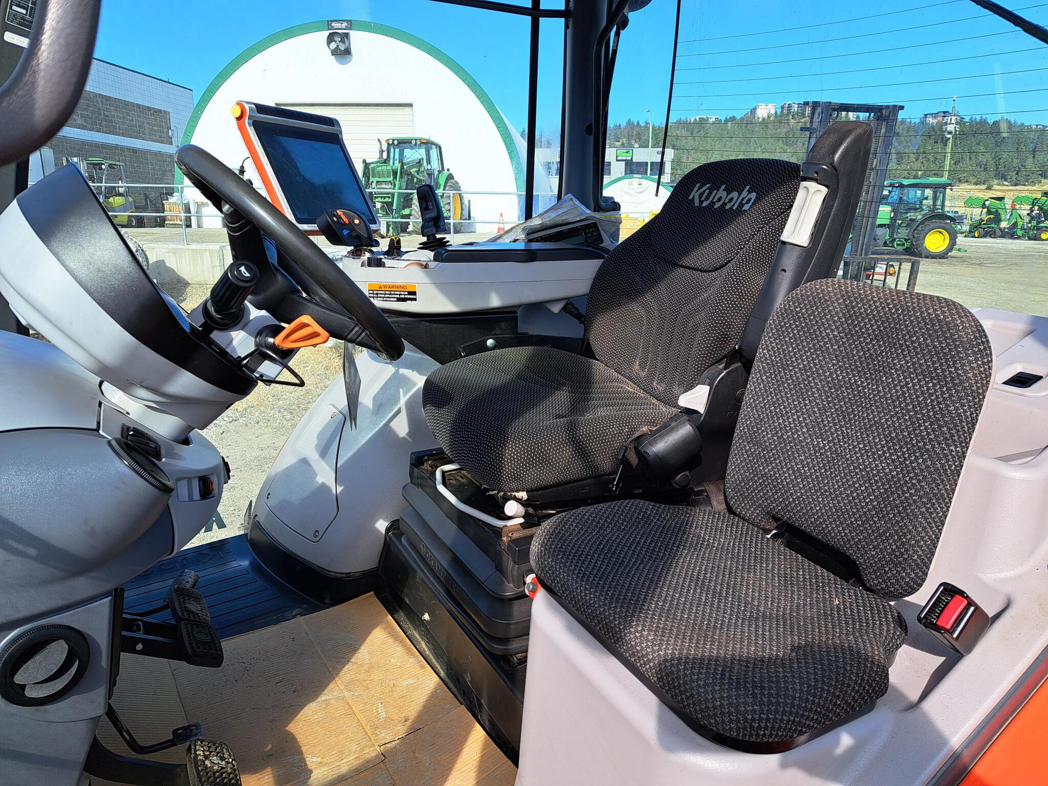 2018 Kubota M7-151 Image 9