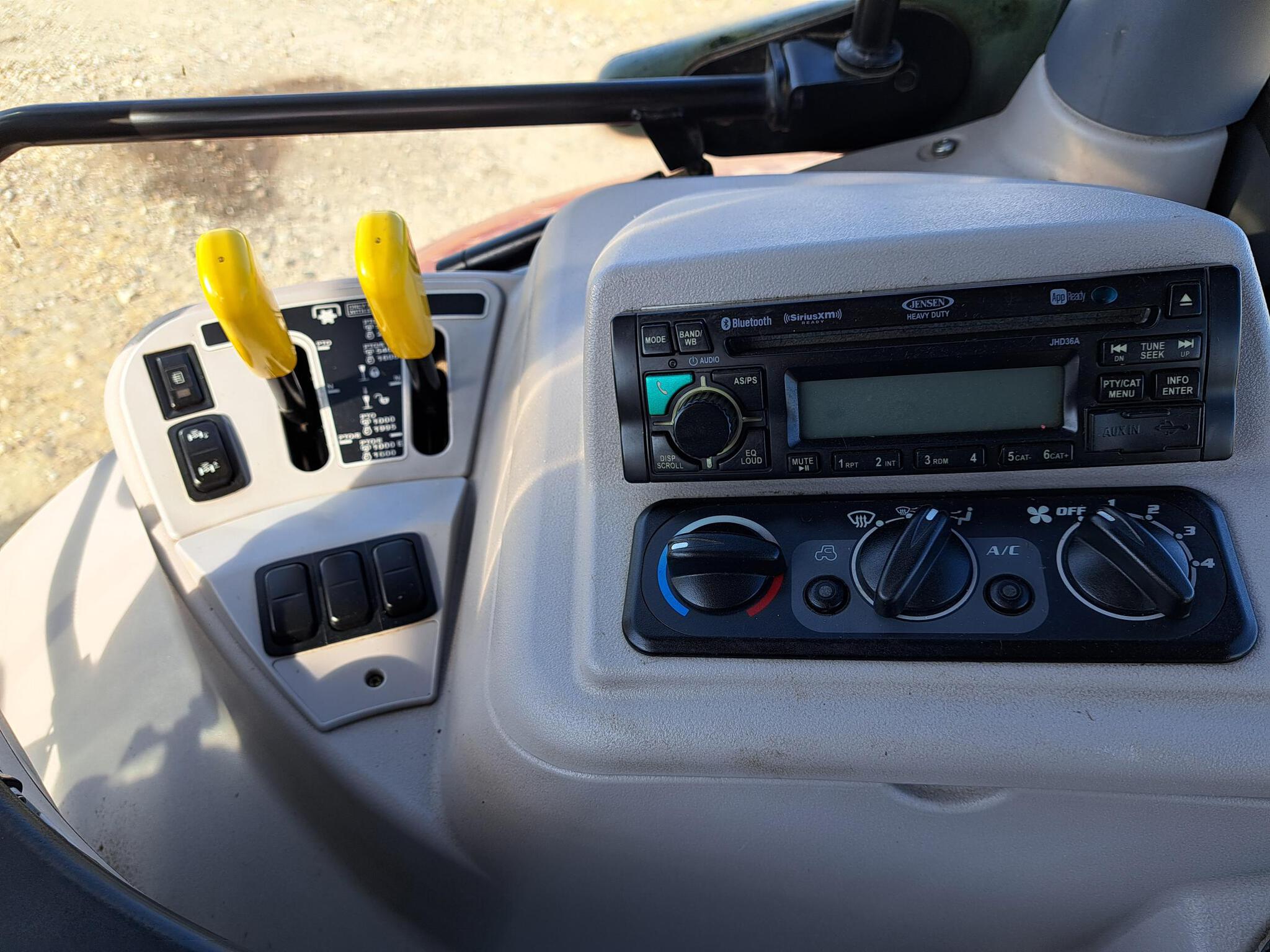 2018 Kubota M7-151 Image 10