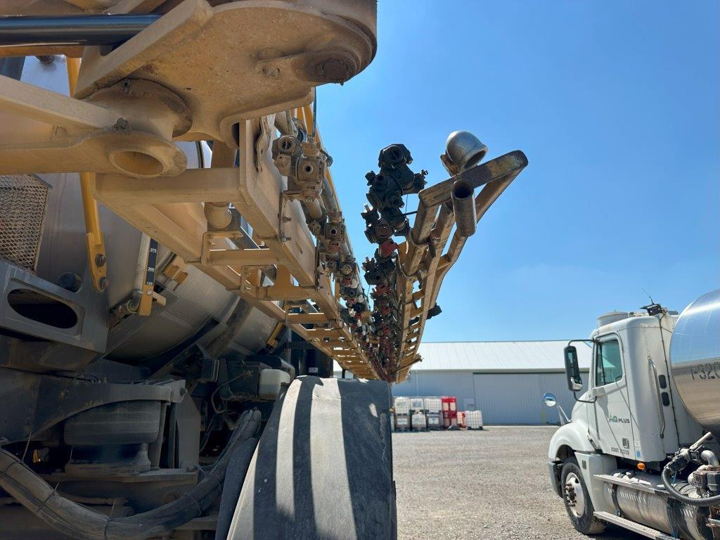 2015 RoGator RG1100B Image 9