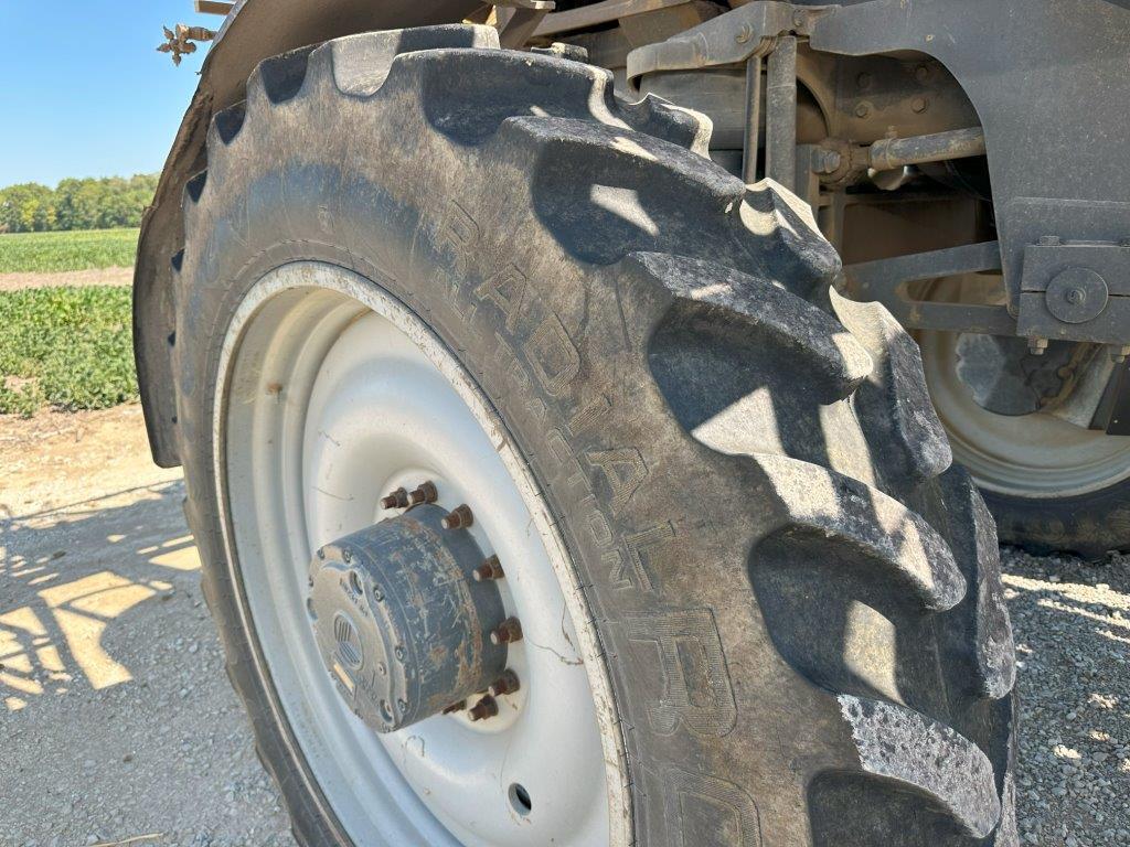 2015 RoGator RG1100B Image 12