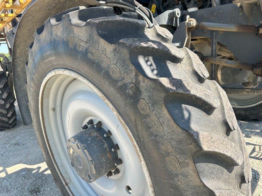 2015 RoGator RG1100B Image 13