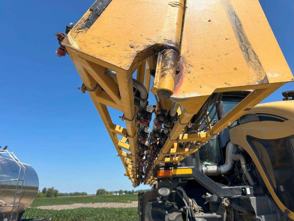 2015 RoGator RG1100B Image 10