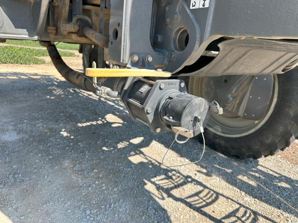 2015 RoGator RG1100B Image 16