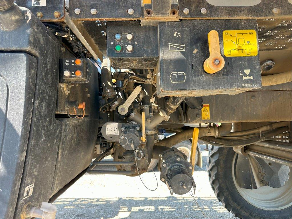 2015 RoGator RG1100B Image 17