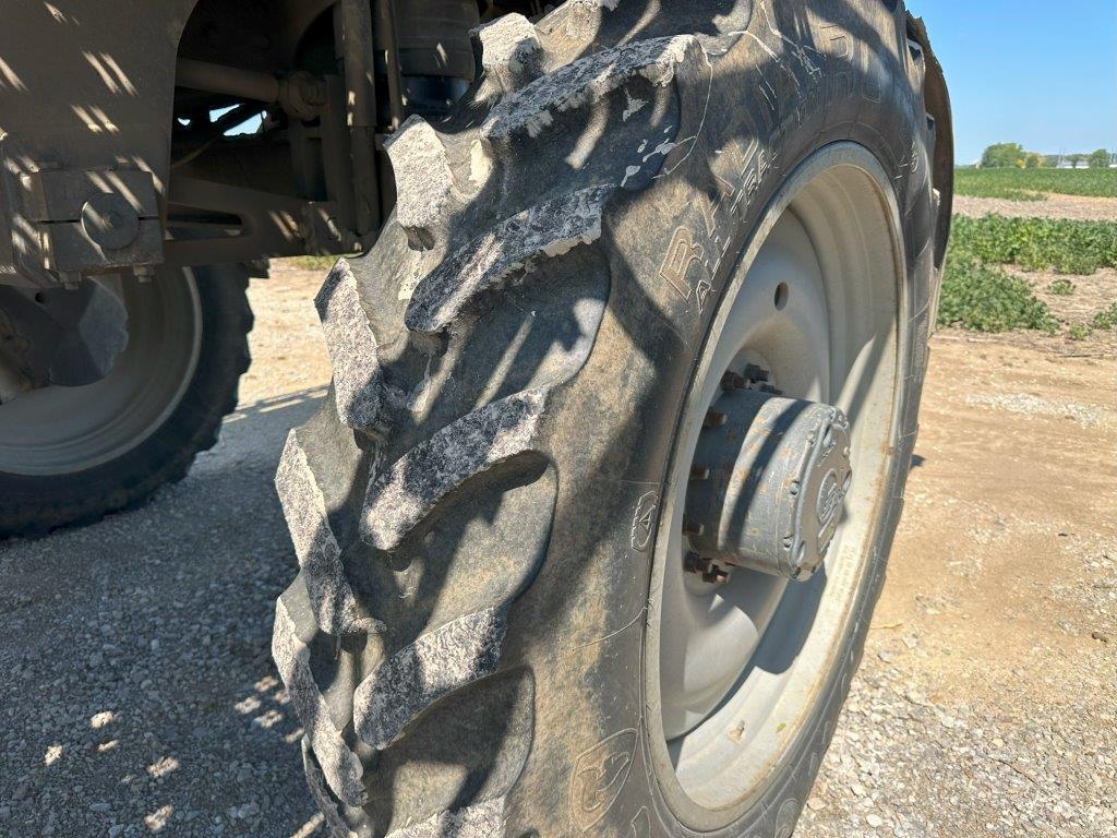 2015 RoGator RG1100B Image 14