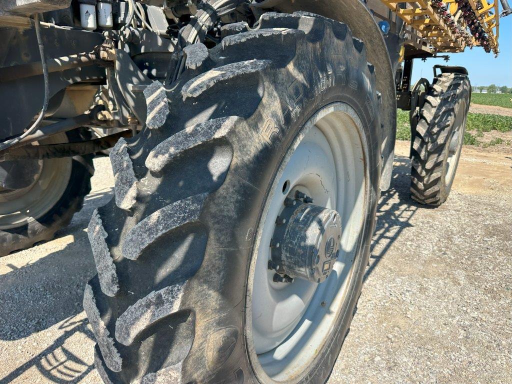 2015 RoGator RG1100B Image 15