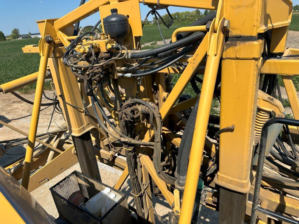 2015 RoGator RG1100B Image 21