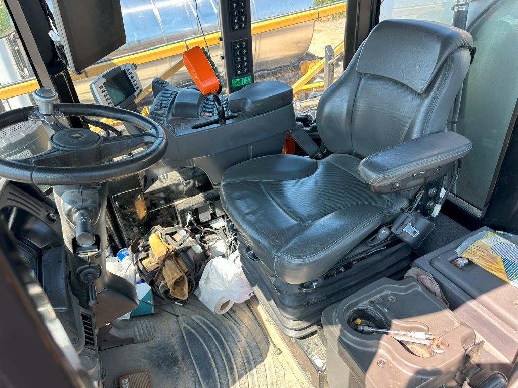 2015 RoGator RG1100B Image 23