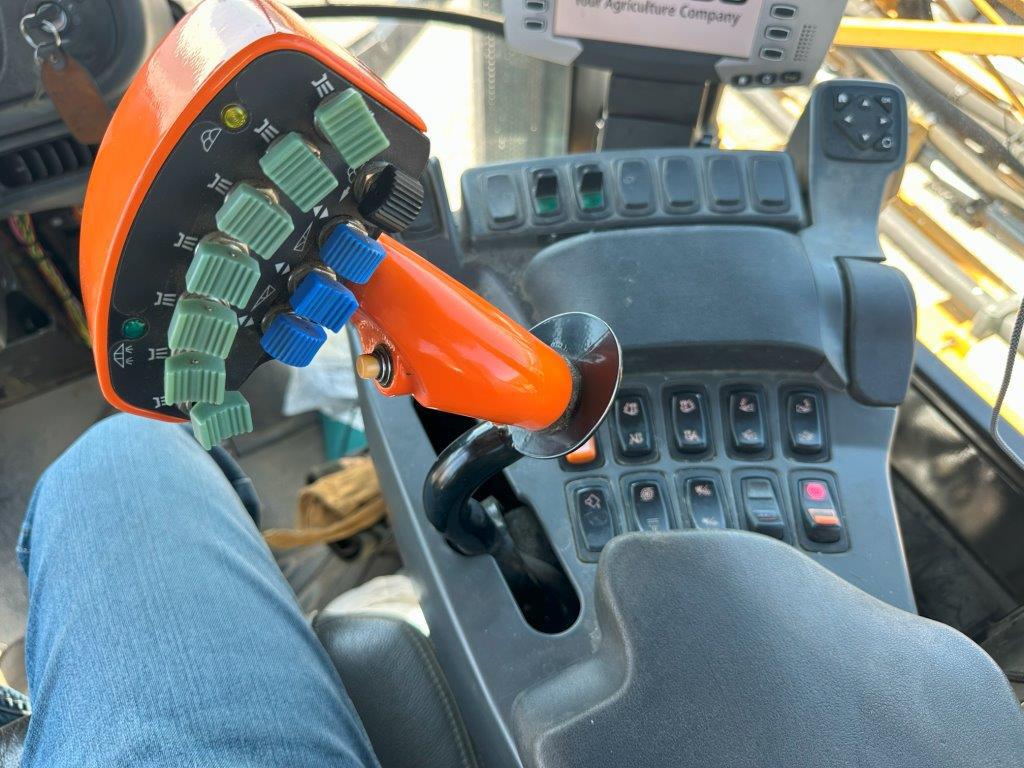 2015 RoGator RG1100B Image 25