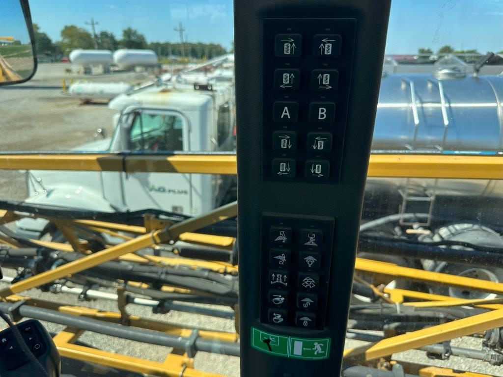 2015 RoGator RG1100B Image 24