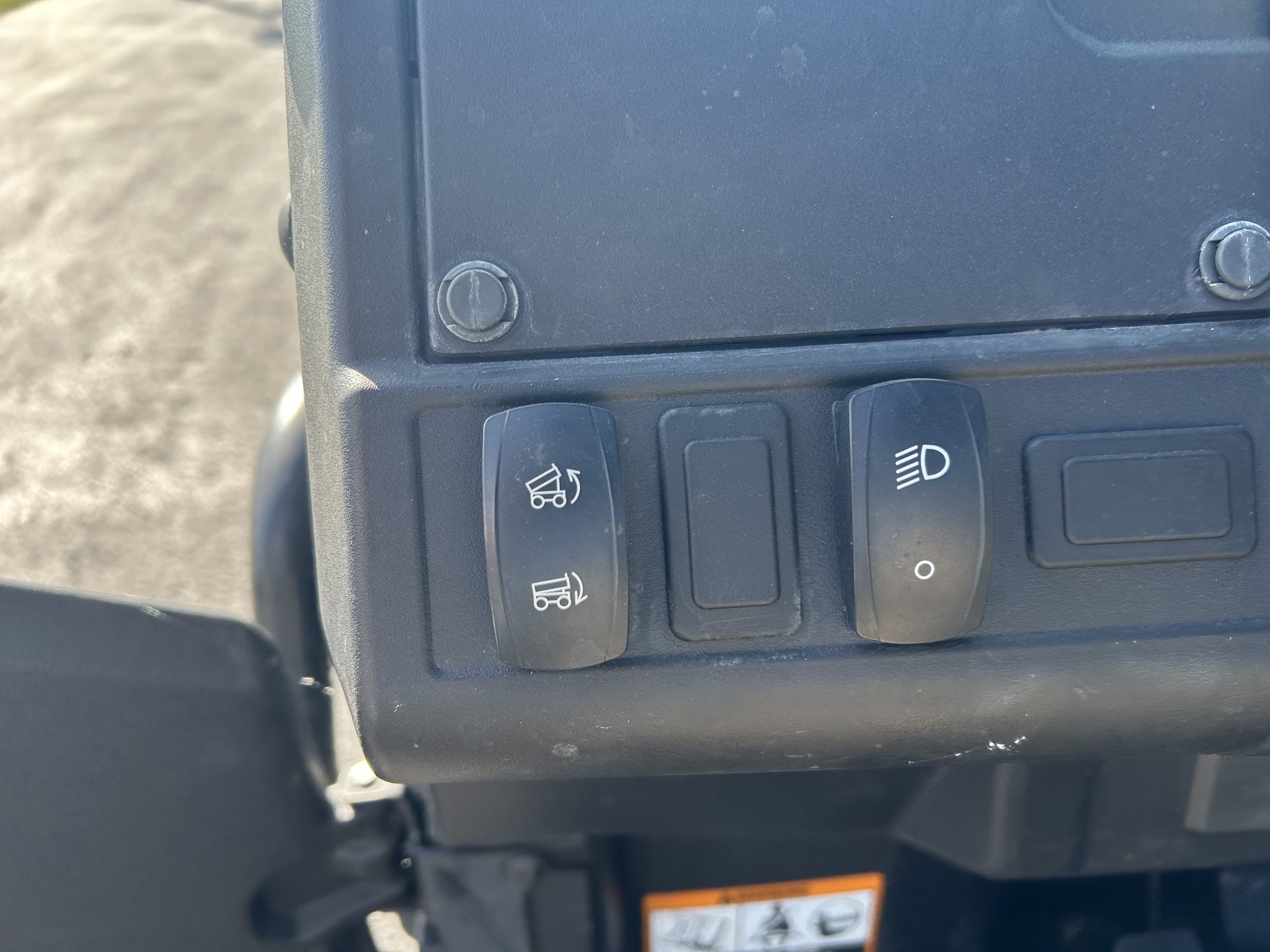  2022 John Deere XUV 835M at Heritage Tractor in Anderson, MO