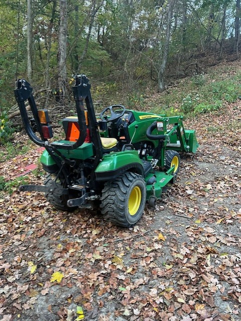 2011 John Deere 1023E Image 4