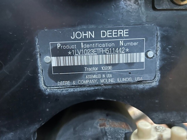 2011 John Deere 1023E Image 11