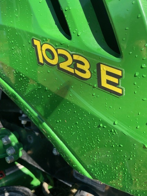 2011 John Deere 1023E Image 8
