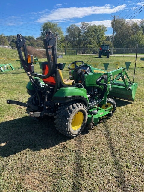 2011 John Deere 1023E Image 6