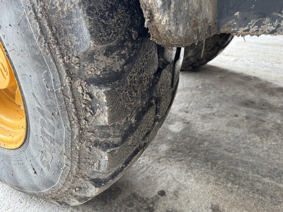 Photo of 2015 John Deere 204K