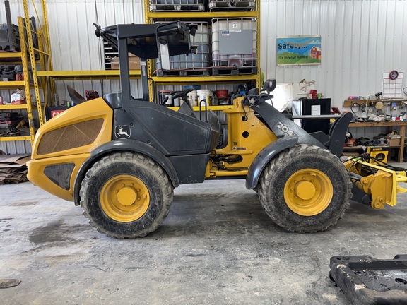 Photo of 2015 John Deere 204K