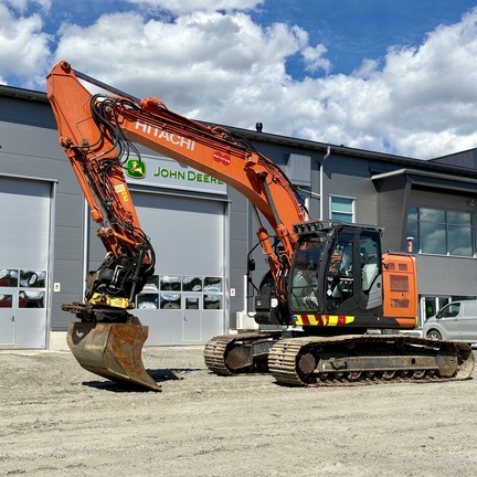 take 2019 Hitachi ZX 225 US LC-6 | Excavators | MachineFinder