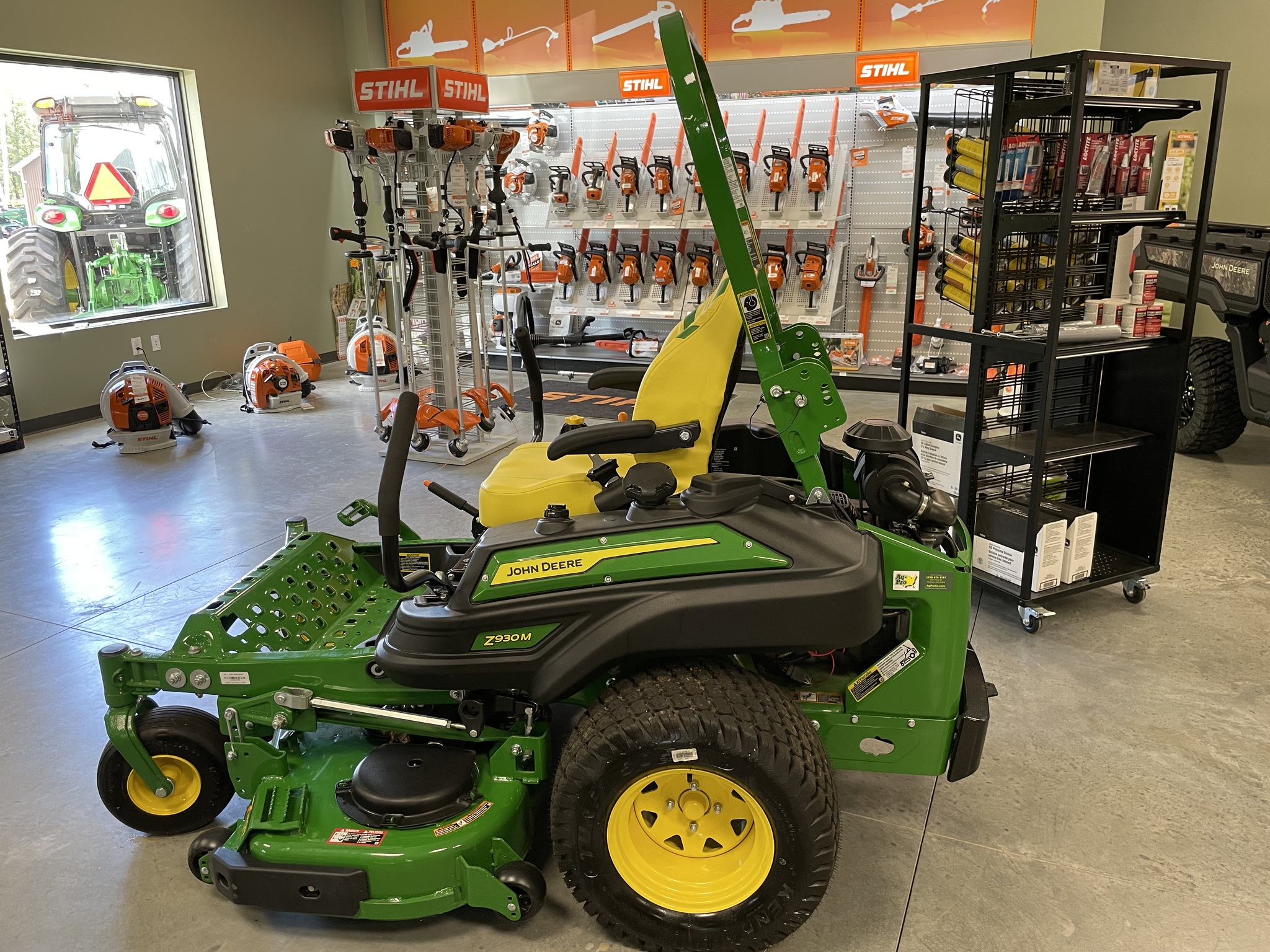 2025 John Deere Z930M Image 1