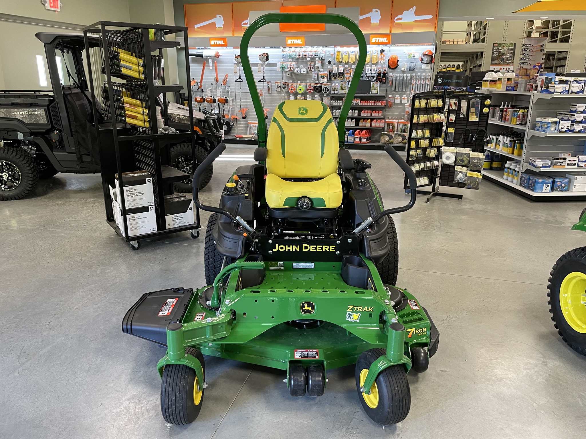 2025 John Deere Z930M Image 4