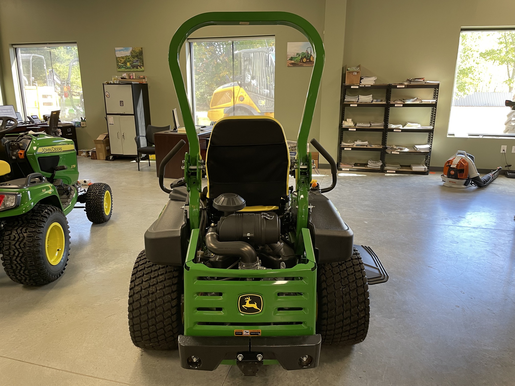 2025 John Deere Z930M Image 2