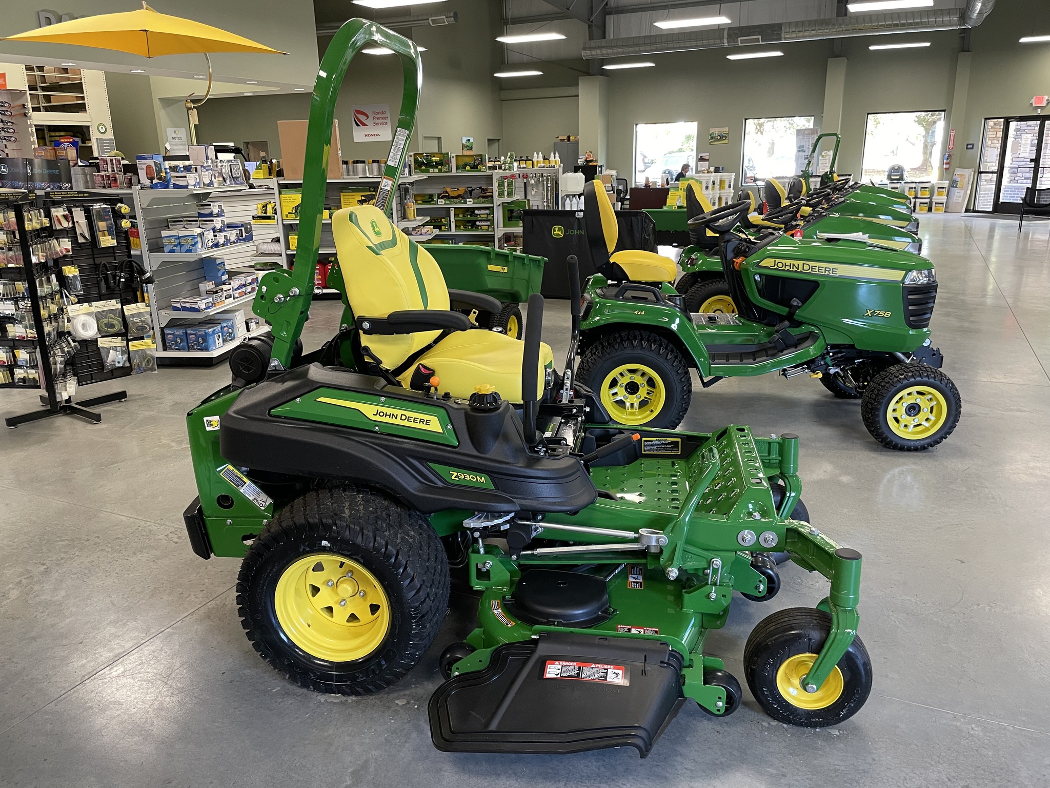 2025 John Deere Z930M Image 3