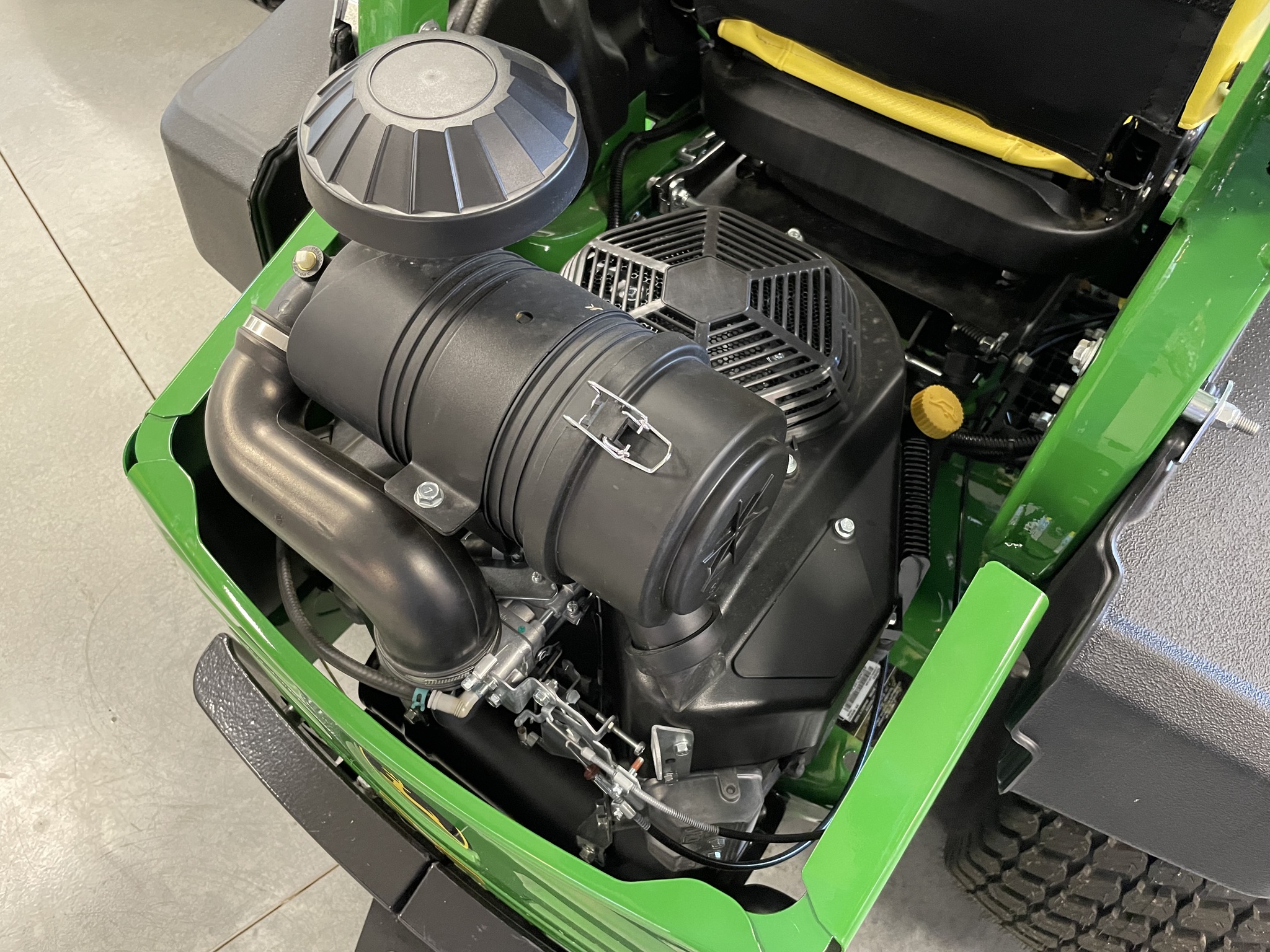 2025 John Deere Z930M Image 10